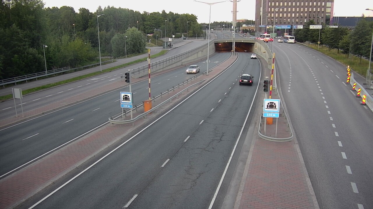 Kelikamerat Kuva Tie 100 Helsinki Hakamäentie, Kivihaan tunneli, länsi, Helsinki, Uusimaa