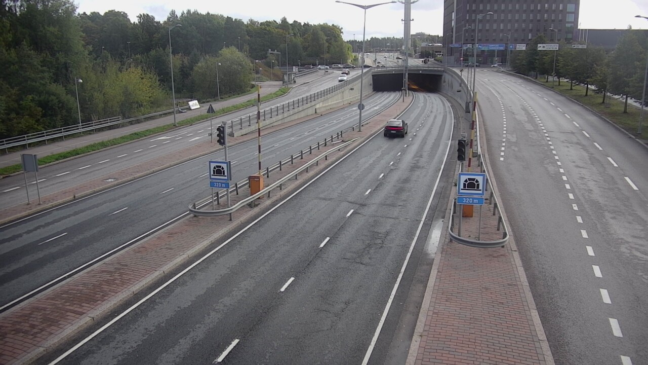 Weather Camera Image Road 100 Helsinki Hakamäentie, Kivihaan tunneli, länsi, Helsinki, Uusimaa