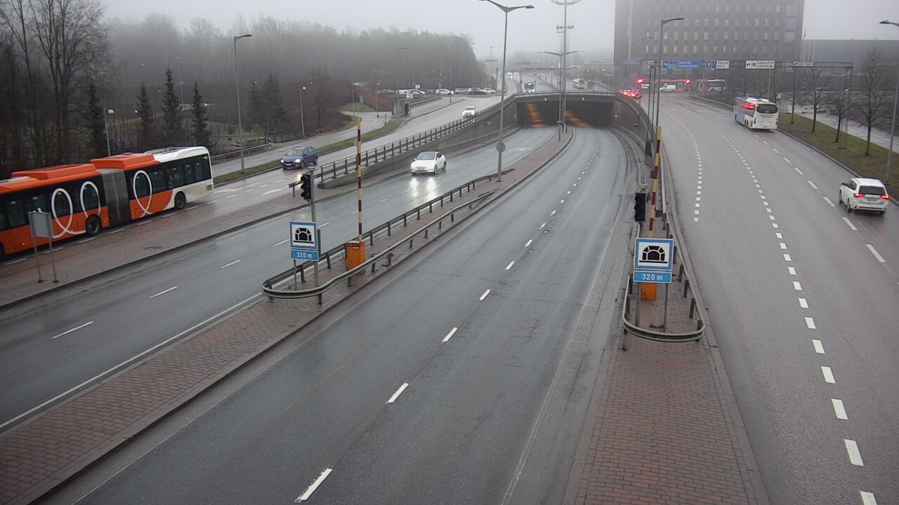 Weather Camera Image Väg 100 Helsingfors Skogsbackavägen, Kivihaan tunneli, väst, Helsinki, Uusimaa