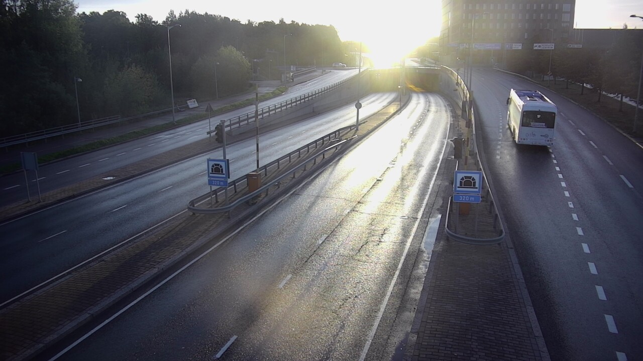 Weather Camera Image Road 100 Helsinki Hakamäentie, Kivihaan tunneli, länsi, Helsinki, Uusimaa
