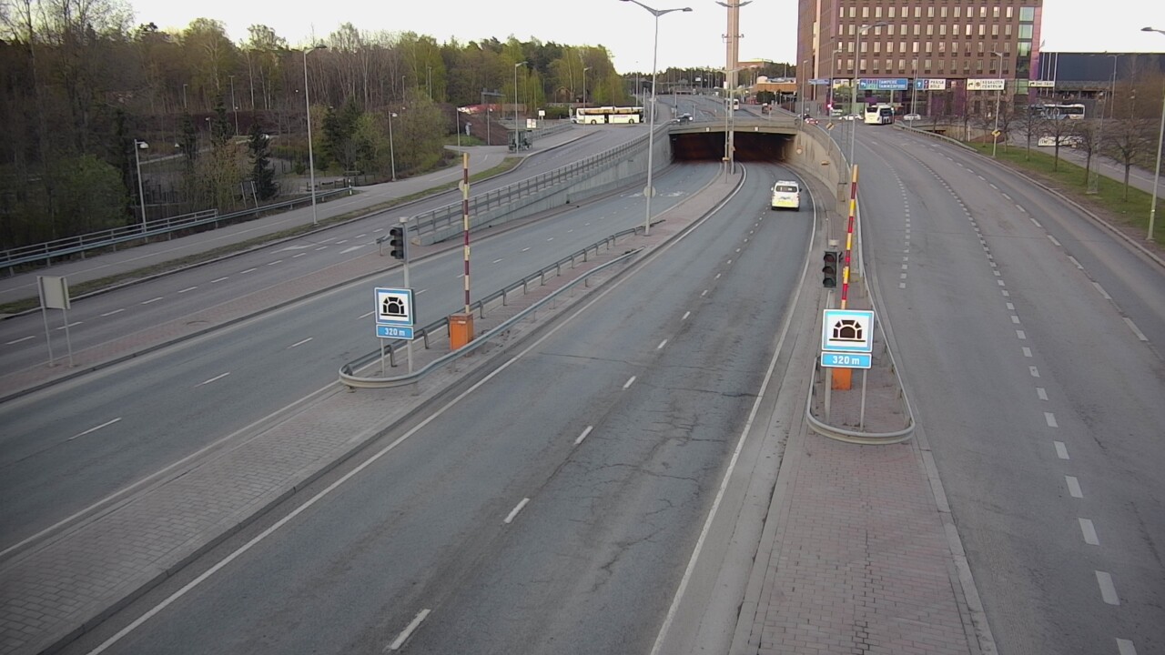Kelikamerat Kuva Tie 100 Helsinki Hakamäentie, Kivihaan tunneli, länsi, Helsinki, Uusimaa
