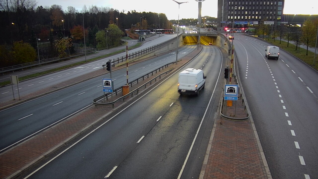 Kelikamerat Kuva Tie 100 Helsinki Hakamäentie, Kivihaan tunneli, länsi, Helsinki, Uusimaa
