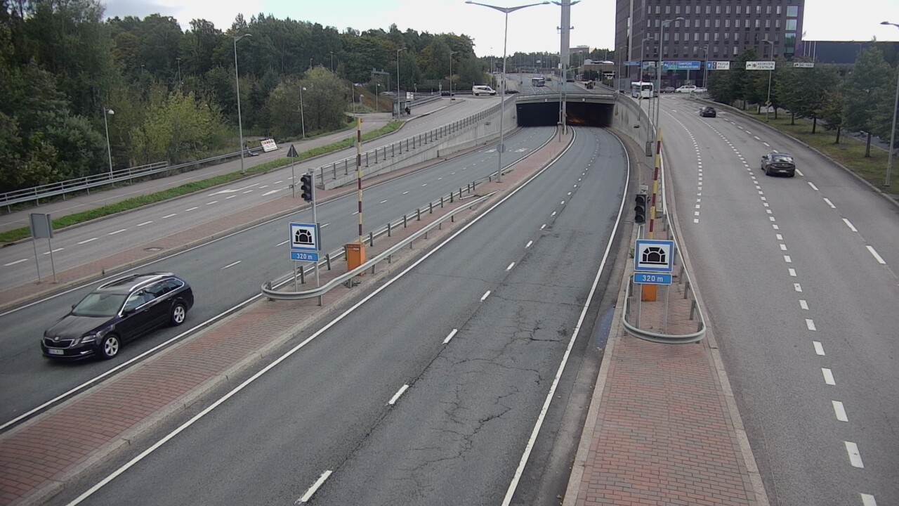 Weather Camera Image Road 100 Helsinki Hakamäentie, Kivihaan tunneli, länsi, Helsinki, Uusimaa
