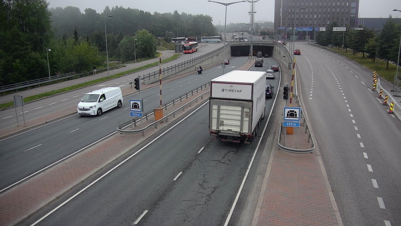 Weather Camera Image Road 100 Helsinki Hakamäentie, Kivihaan tunneli, länsi, Helsinki, Uusimaa