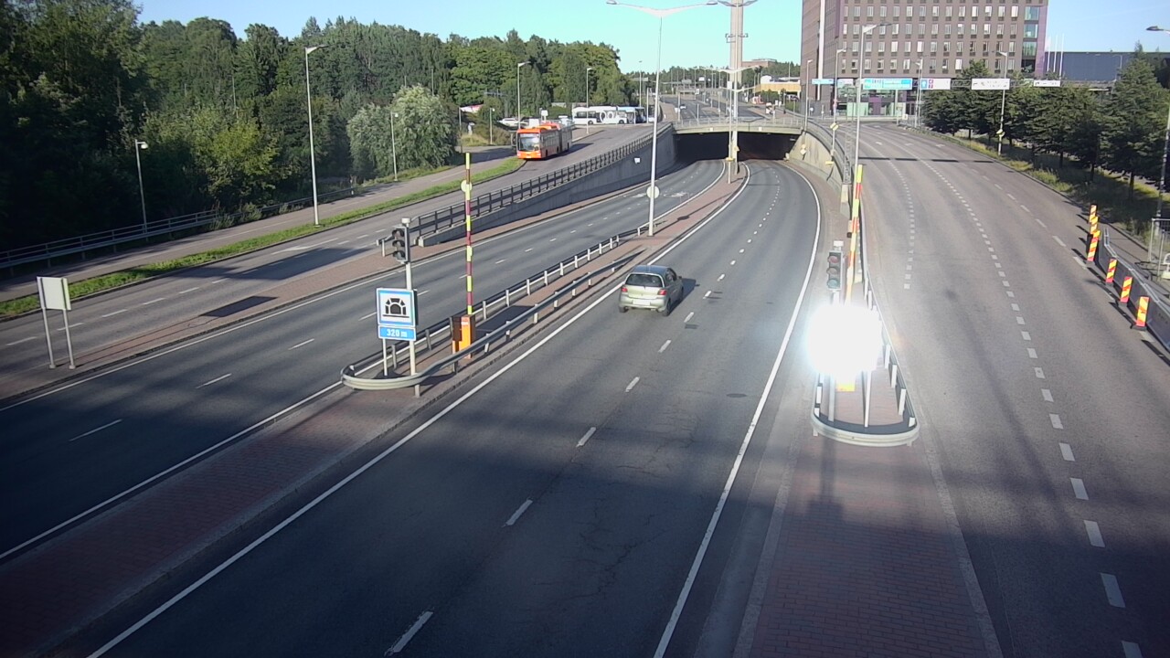 Kelikamerat Kuva Tie 100 Helsinki Hakamäentie, Kivihaan tunneli, länsi, Helsinki, Uusimaa