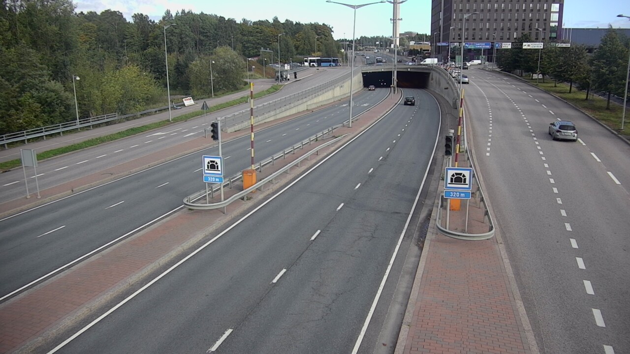 Weather Camera Image Road 100 Helsinki Hakamäentie, Kivihaan tunneli, länsi, Helsinki, Uusimaa