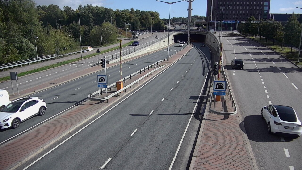 Weather Camera Image Road 100 Helsinki Hakamäentie, Kivihaan tunneli, länsi, Helsinki, Uusimaa