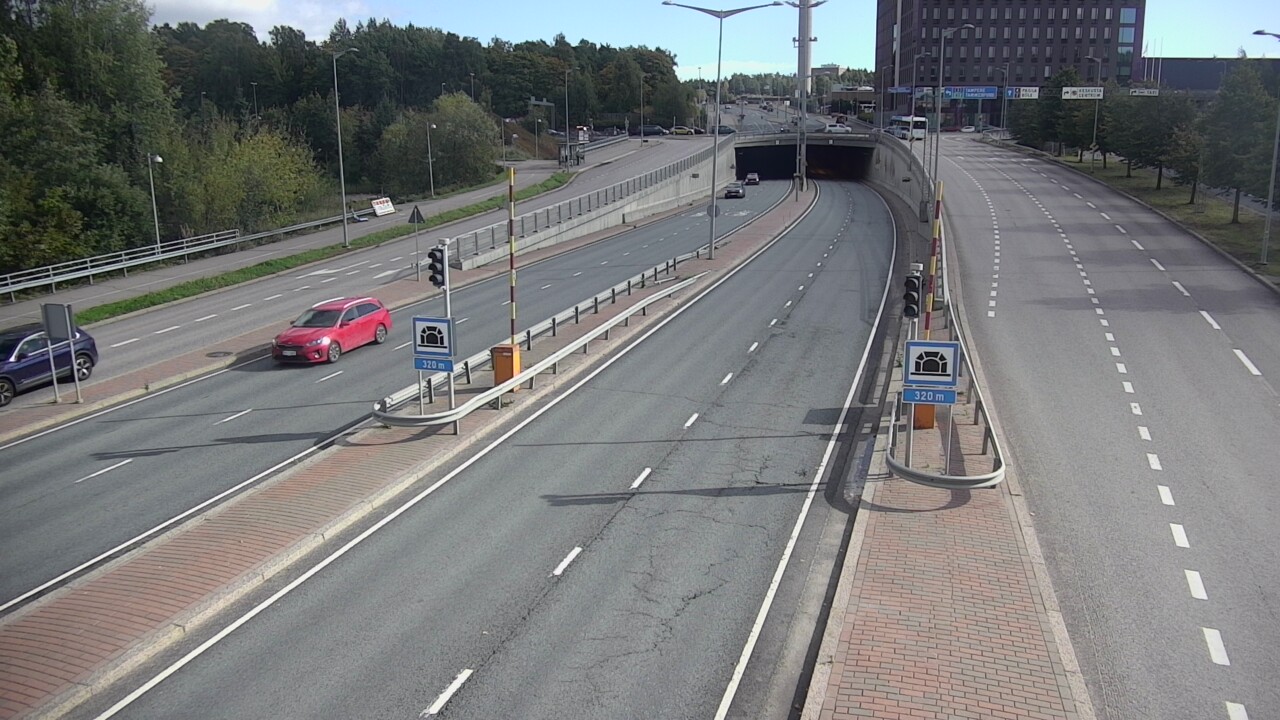 Weather Camera Image Road 100 Helsinki Hakamäentie, Kivihaan tunneli, länsi, Helsinki, Uusimaa