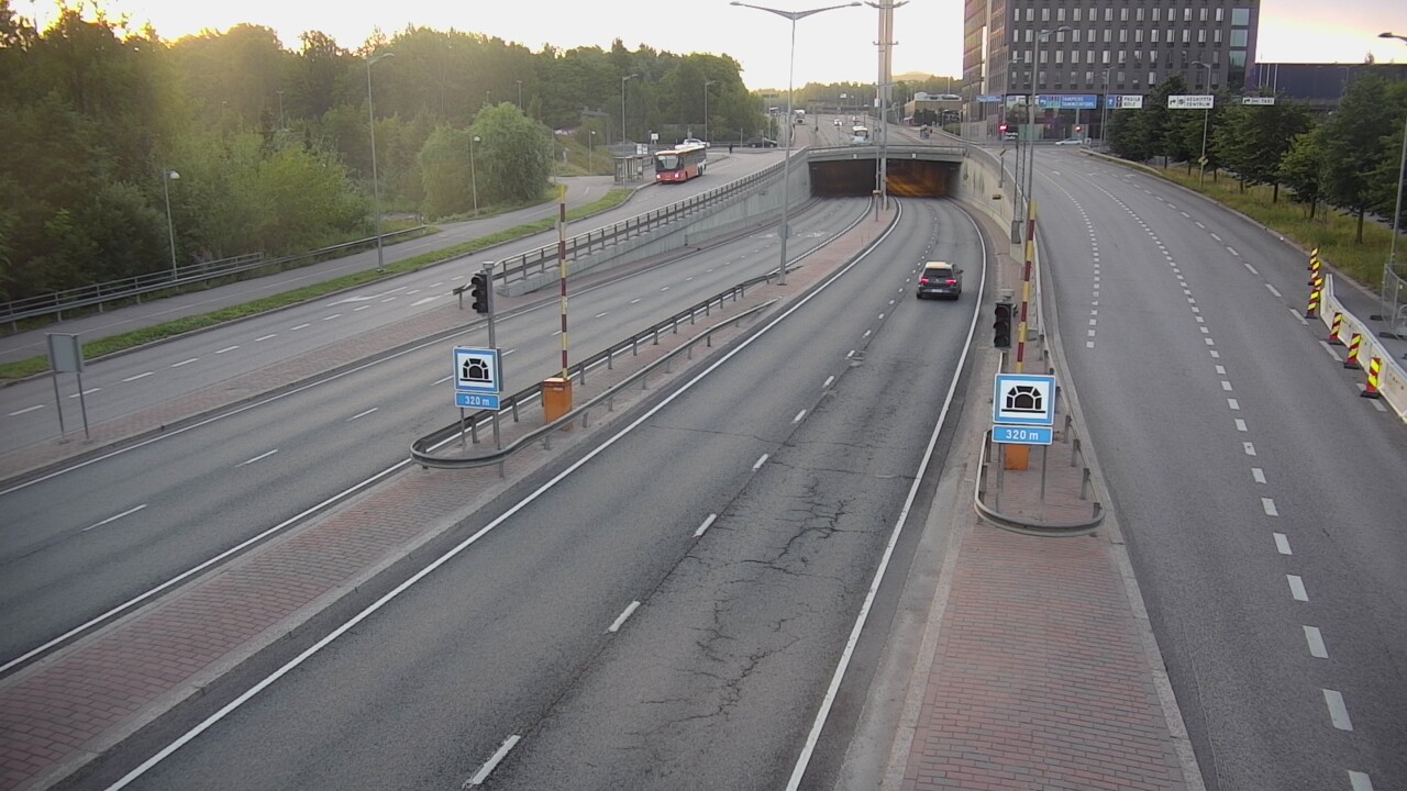 Weather Camera Image Road 100 Helsinki Hakamäentie, Kivihaan tunneli, länsi, Helsinki, Uusimaa