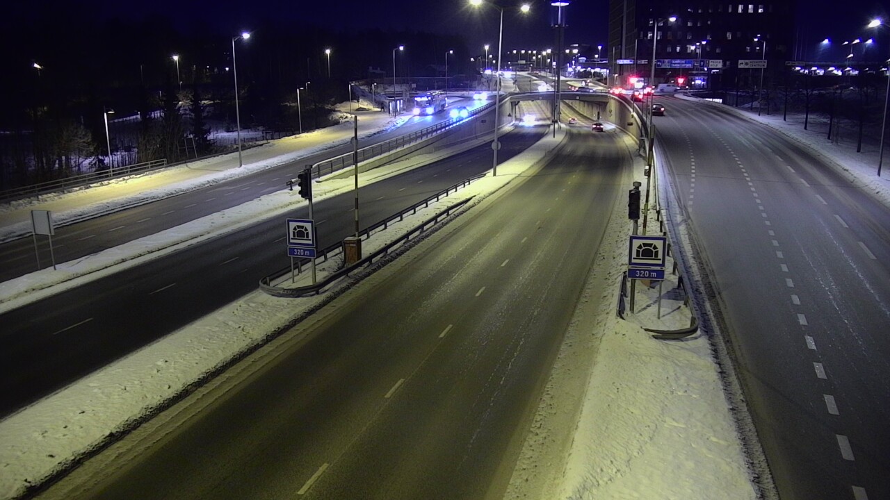 Weather Camera Image Road 100 Helsinki Hakamäentie, Kivihaan tunneli, länsi, Helsinki, Uusimaa