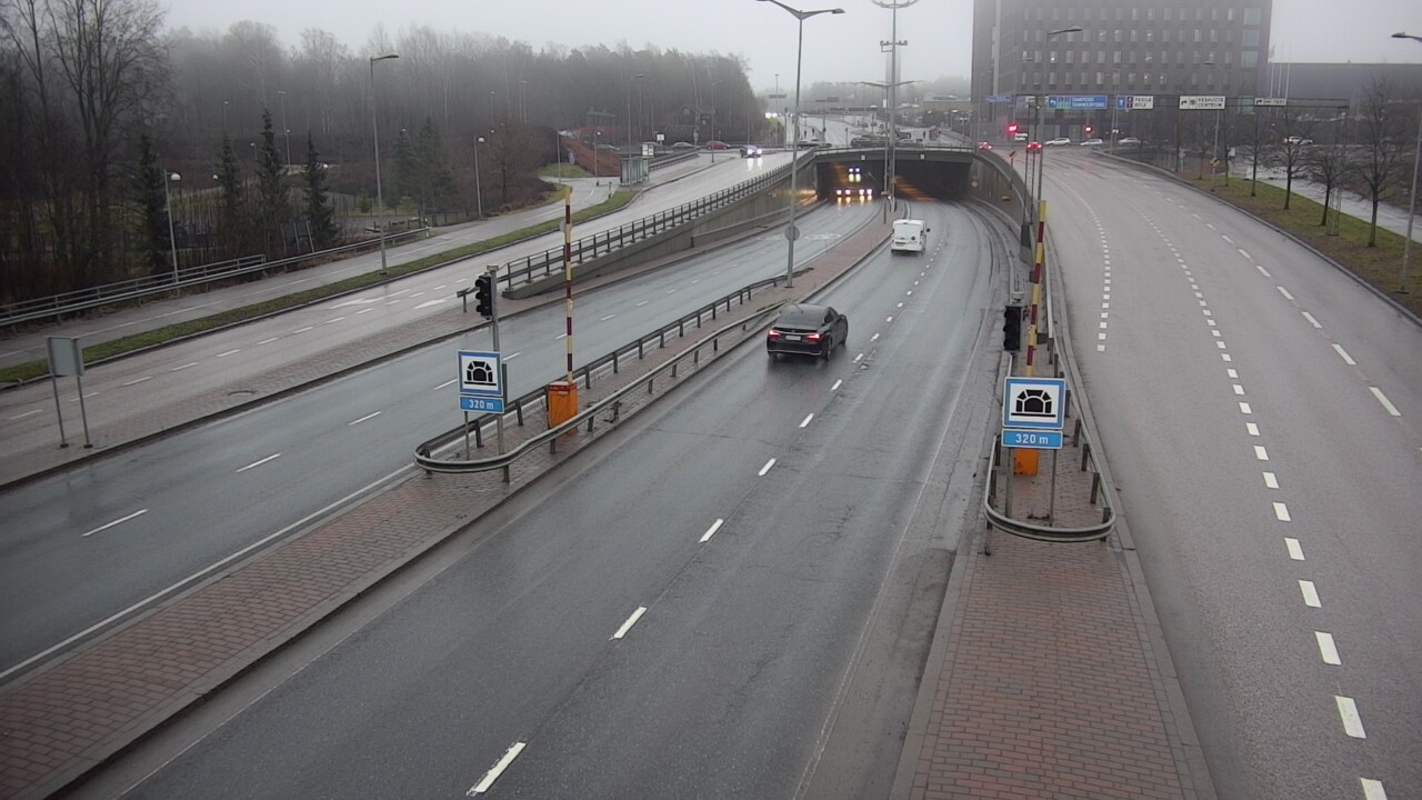 Weather Camera Image Väg 100 Helsingfors Skogsbackavägen, Kivihaan tunneli, väst, Helsinki, Uusimaa
