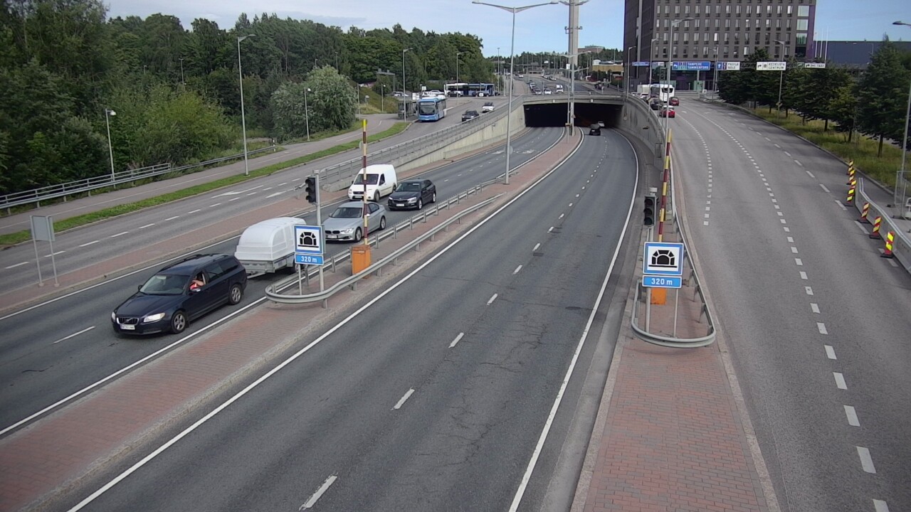 Kelikamerat Kuva Tie 100 Helsinki Hakamäentie, Kivihaan tunneli, länsi, Helsinki, Uusimaa