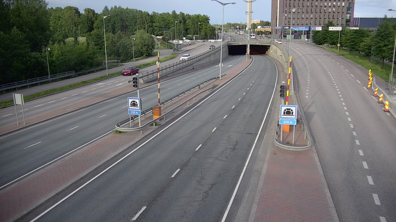 Kelikamerat Kuva Tie 100 Helsinki Hakamäentie, Kivihaan tunneli, länsi, Helsinki, Uusimaa