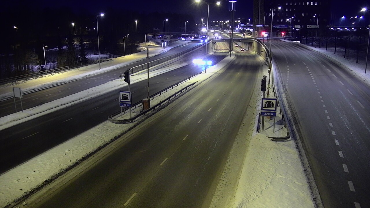 Weather Camera Image Road 100 Helsinki Hakamäentie, Kivihaan tunneli, länsi, Helsinki, Uusimaa