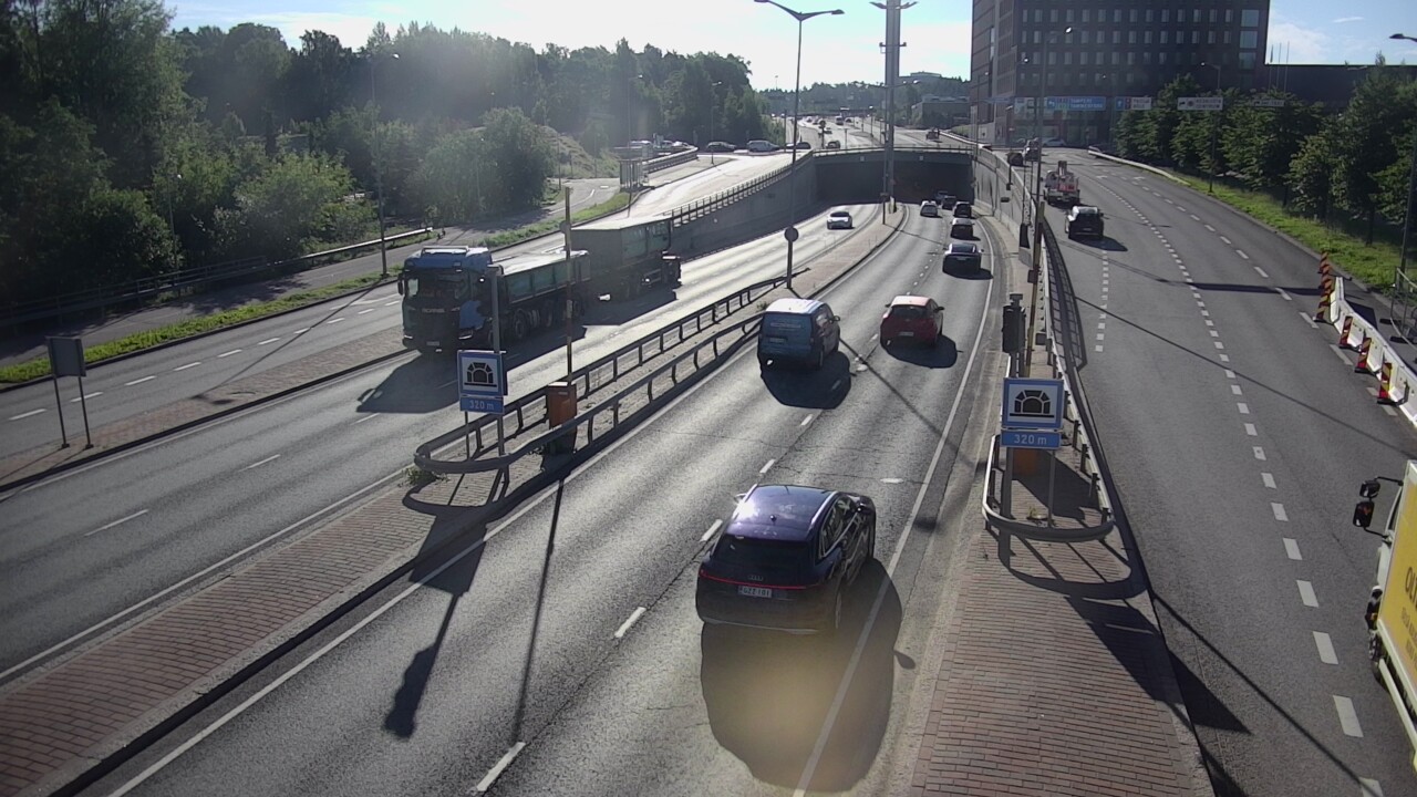 Kelikamerat Kuva Tie 100 Helsinki Hakamäentie, Kivihaan tunneli, länsi, Helsinki, Uusimaa