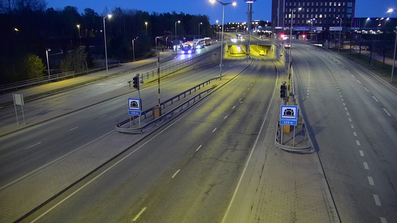 Weather Camera Image Road 100 Helsinki Hakamäentie, Kivihaan tunneli, länsi, Helsinki, Uusimaa