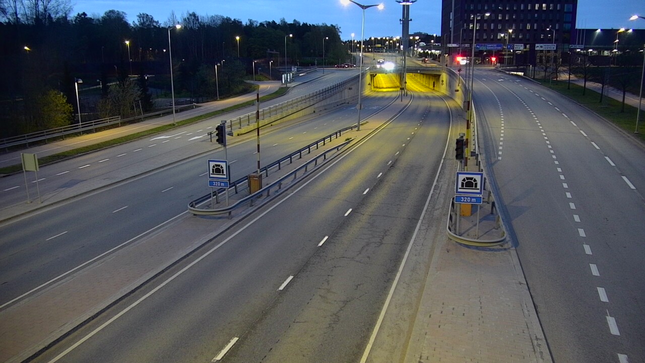 Weather Camera Image Road 100 Helsinki Hakamäentie, Kivihaan tunneli, länsi, Helsinki, Uusimaa