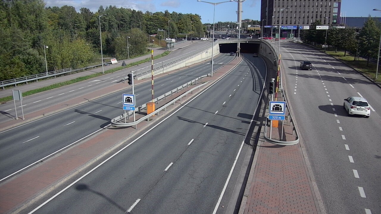 Weather Camera Image Road 100 Helsinki Hakamäentie, Kivihaan tunneli, länsi, Helsinki, Uusimaa