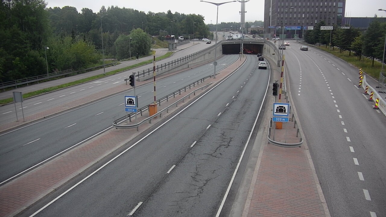 Weather Camera Image Road 100 Helsinki Hakamäentie, Kivihaan tunneli, länsi, Helsinki, Uusimaa