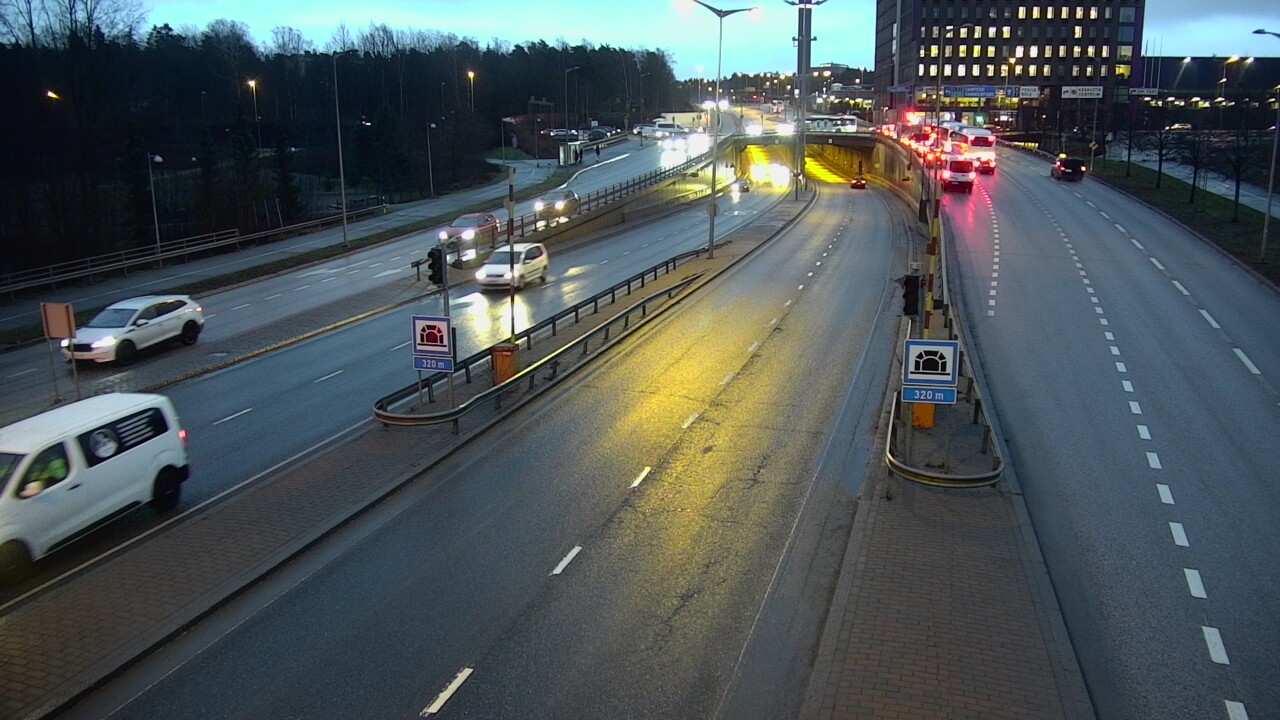 Kelikamerat Kuva Tie 100 Helsinki Hakamäentie, Kivihaan tunneli, länsi, Helsinki, Uusimaa