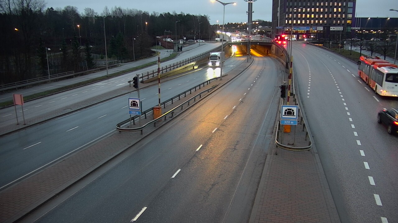 Kelikamerat Kuva Tie 100 Helsinki Hakamäentie, Kivihaan tunneli, länsi, Helsinki, Uusimaa