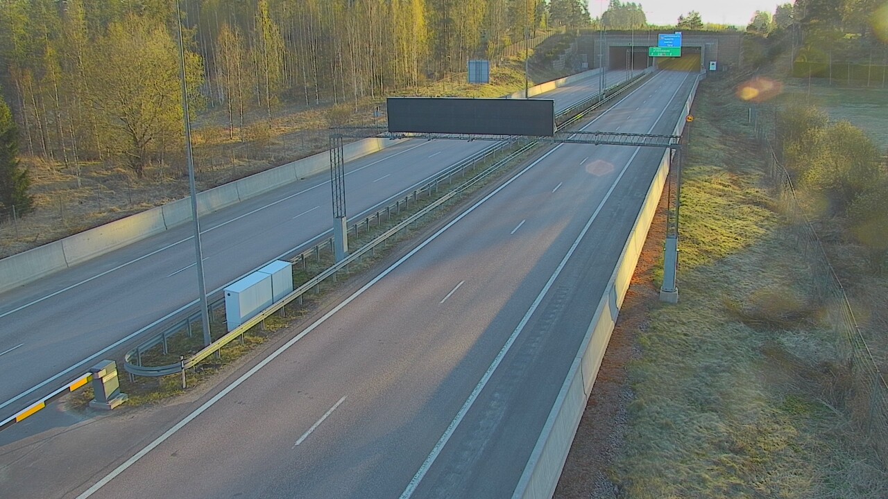 Weather Camera Image Väg 7 Fredrikshamn, Husula, bom väst, Hamina, Kymenlaakso
