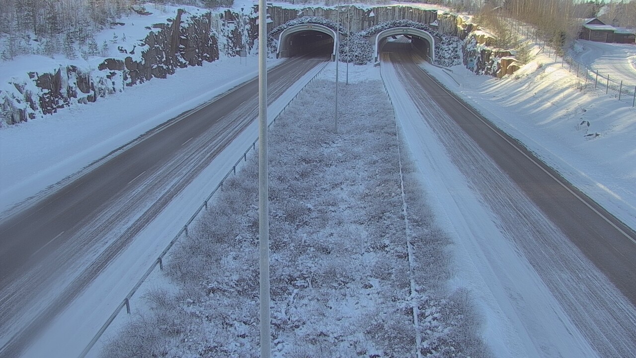 Weather Camera Image Väg 7 Fredrikshamn, Kolsila, bom öst, Hamina, Kymenlaakso
