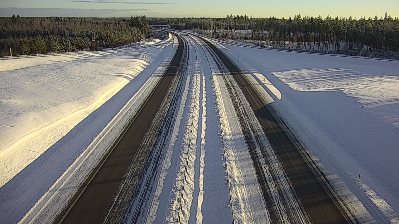 Weather Camera Image Väg 7 Vederlax, Saarasjärvi, Virolahti, Kymenlaakso