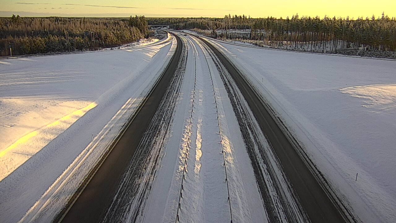 Weather Camera Image Väg 7 Vederlax, Saarasjärvi, Virolahti, Kymenlaakso