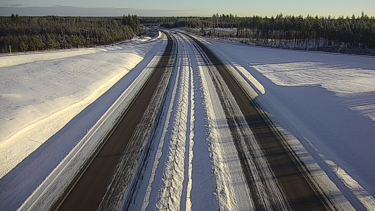 Weather Camera Image Väg 7 Vederlax, Saarasjärvi, Virolahti, Kymenlaakso