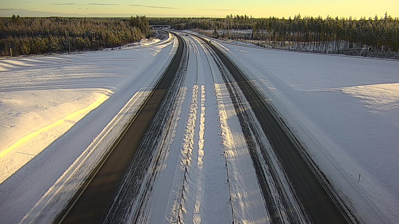Weather Camera Image Väg 7 Vederlax, Saarasjärvi, Virolahti, Kymenlaakso