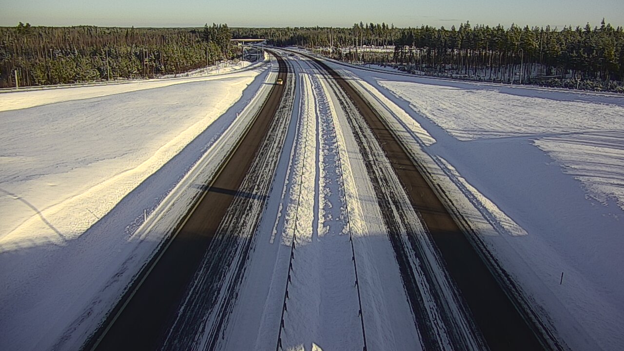 Weather Camera Image Väg 7 Vederlax, Saarasjärvi, Virolahti, Kymenlaakso