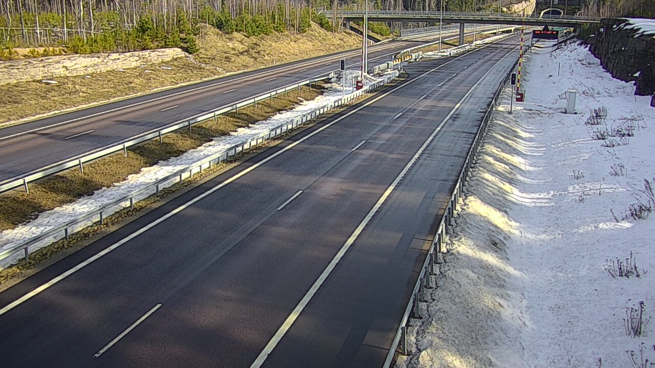 Weather Camera Image Väg 7 Vederlax, Vaalimaan tunneli, bom väst, Virolahti, Kymenlaakso