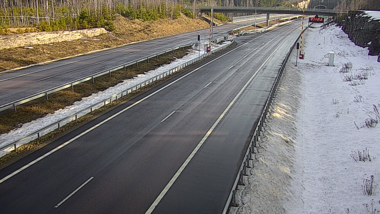 Weather Camera Image Väg 7 Vederlax, Vaalimaan tunneli, bom väst, Virolahti, Kymenlaakso