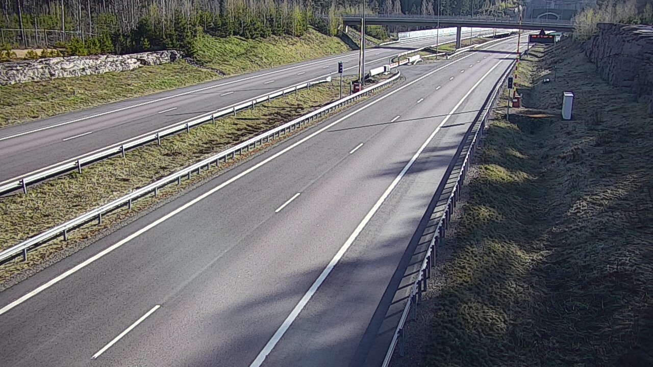 Weather Camera Image Road 7 Virolahti, Vaalimaan tunneli, boom west, Virolahti, Kymenlaakso