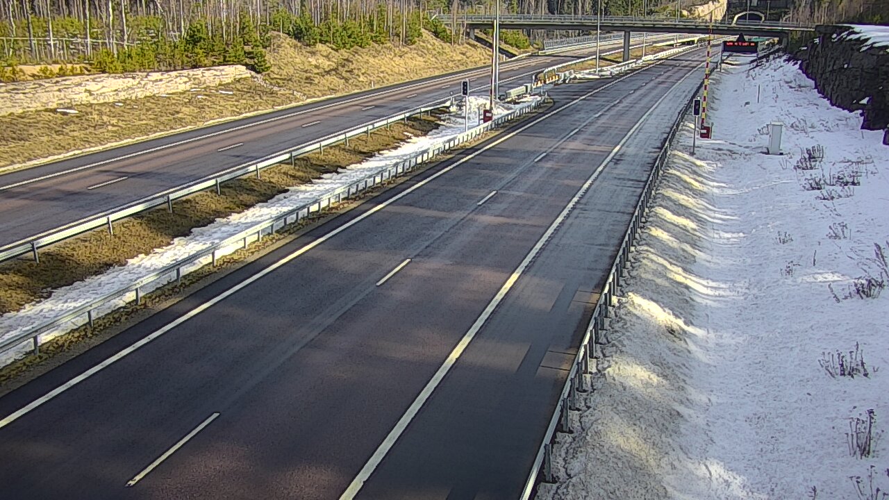 Weather Camera Image Väg 7 Vederlax, Vaalimaan tunneli, bom väst, Virolahti, Kymenlaakso