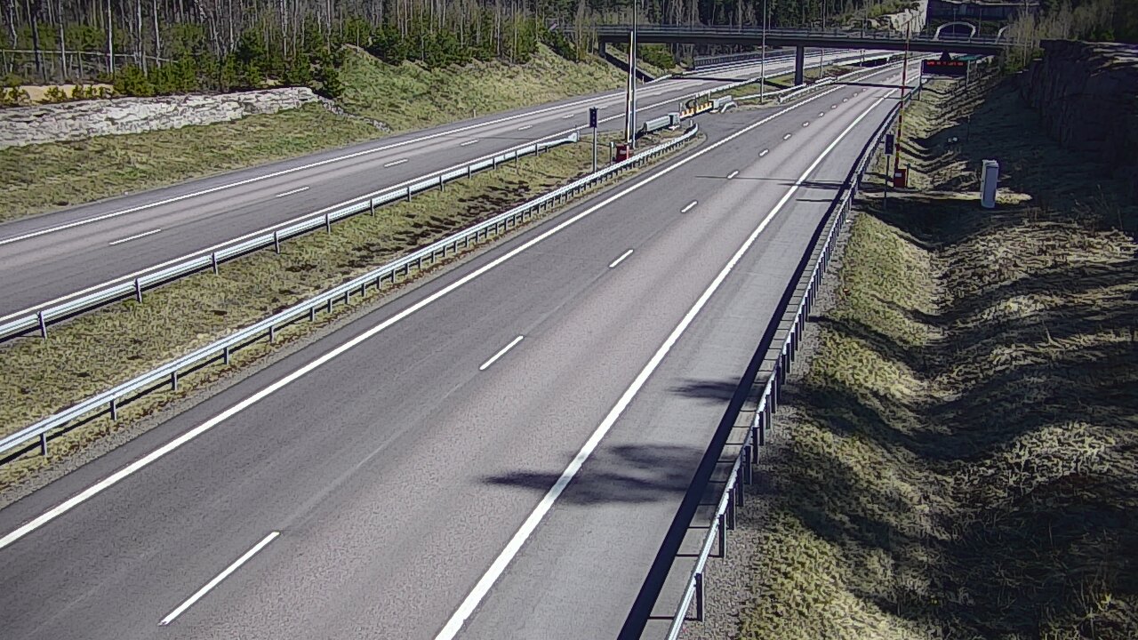 Weather Camera Image Road 7 Virolahti, Vaalimaan tunneli, boom west, Virolahti, Kymenlaakso