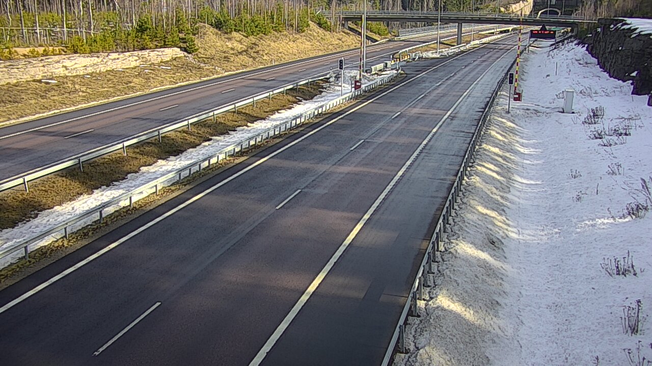 Weather Camera Image Väg 7 Vederlax, Vaalimaan tunneli, bom väst, Virolahti, Kymenlaakso