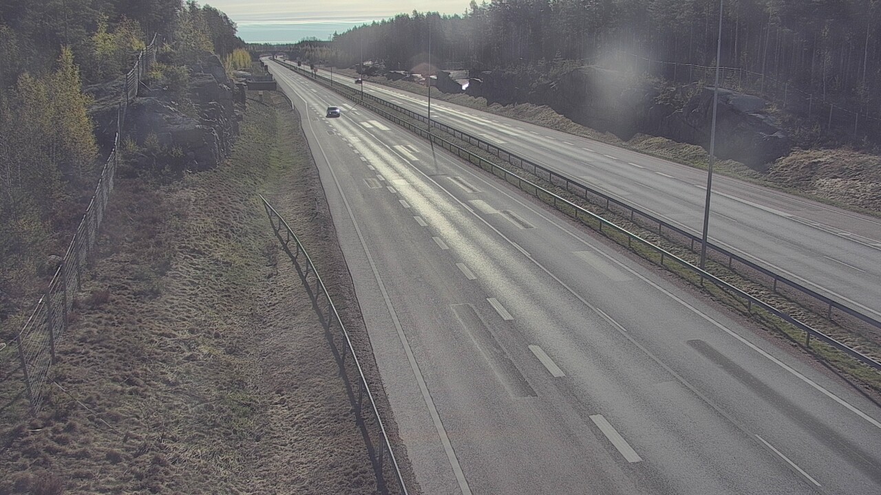 Weather Camera Image Väg 7 Pyttis Markkinamäki, öst, Pyhtää, Kymenlaakso