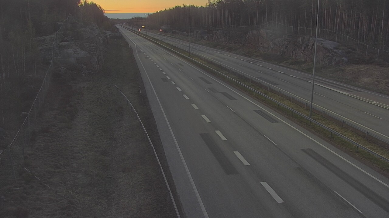 Weather Camera Image Väg 7 Pyttis Markkinamäki, öst, Pyhtää, Kymenlaakso
