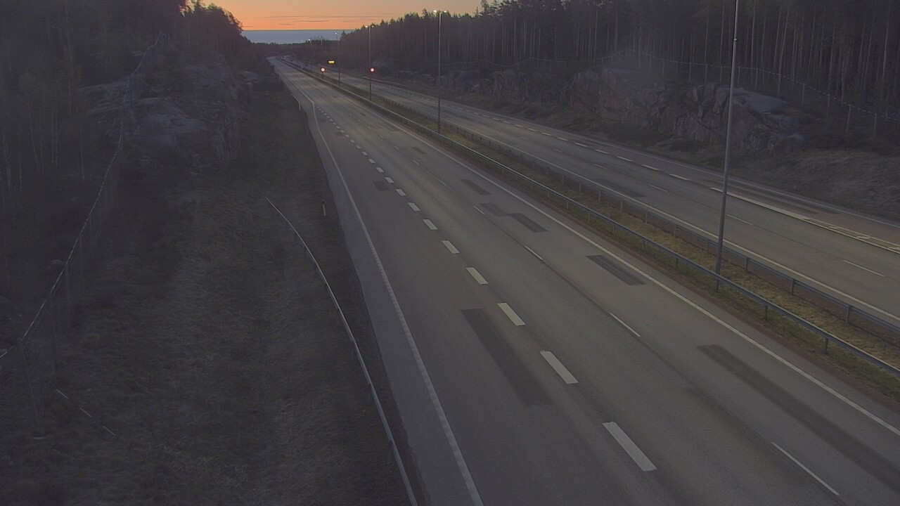 Weather Camera Image Väg 7 Pyttis Markkinamäki, öst, Pyhtää, Kymenlaakso