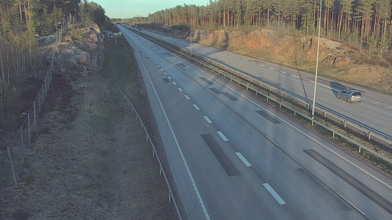 Weather Camera Image Väg 7 Pyttis Markkinamäki, öst, Pyhtää, Kymenlaakso