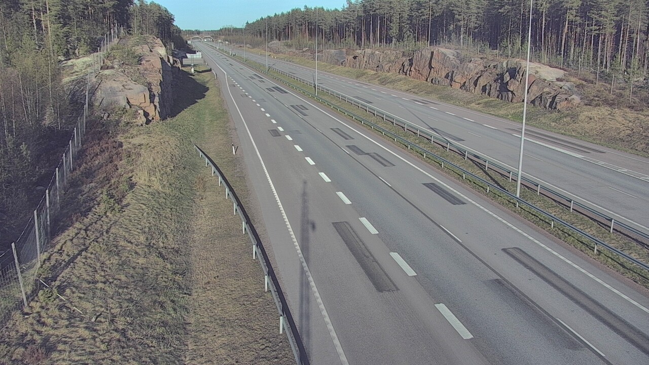 Weather Camera Image Väg 7 Pyttis Markkinamäki, öst, Pyhtää, Kymenlaakso