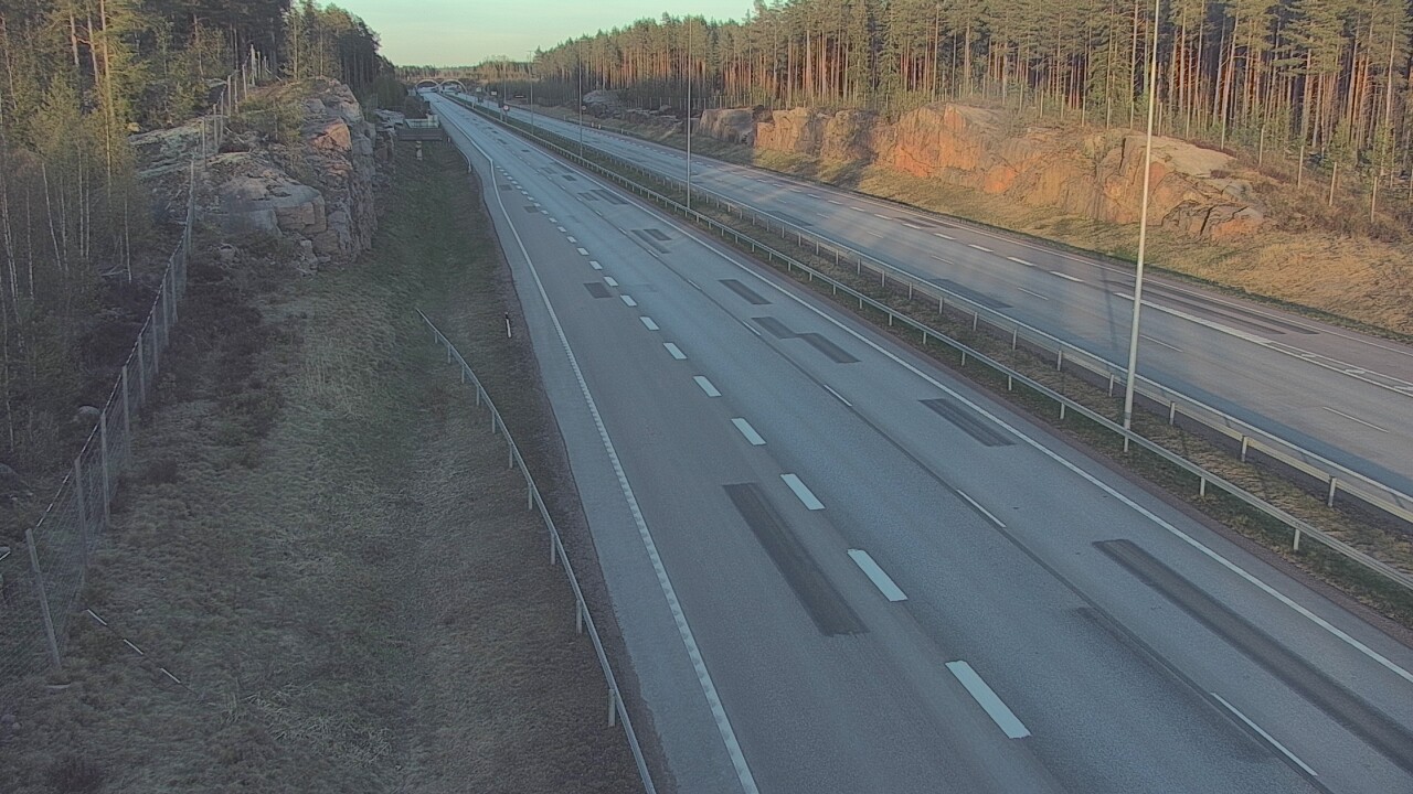 Weather Camera Image Väg 7 Pyttis Markkinamäki, öst, Pyhtää, Kymenlaakso