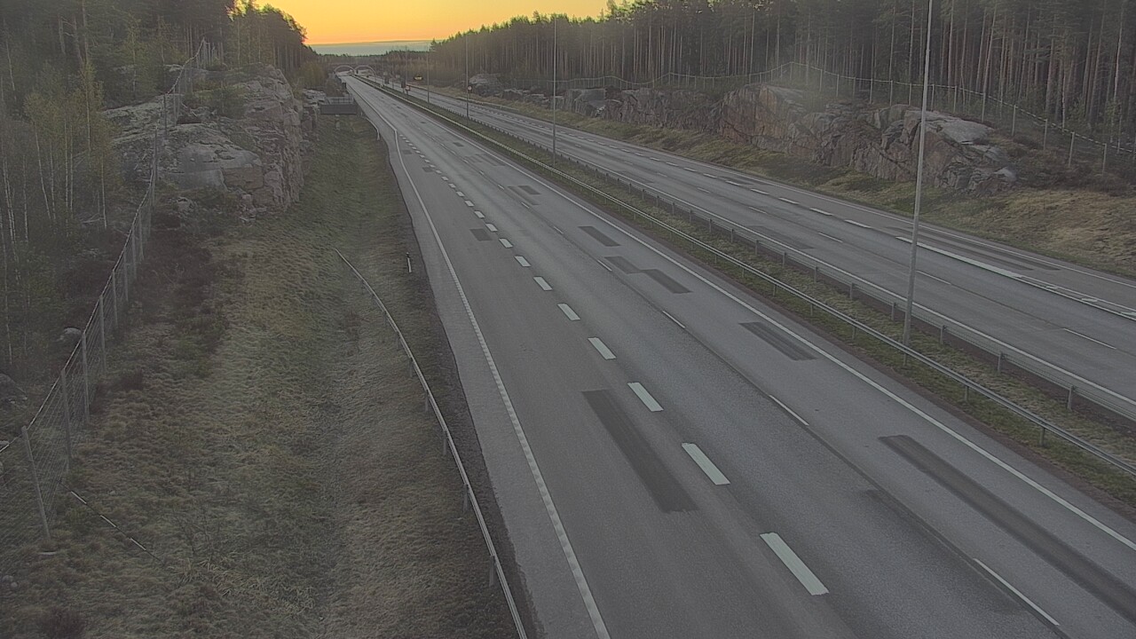 Weather Camera Image Väg 7 Pyttis Markkinamäki, öst, Pyhtää, Kymenlaakso
