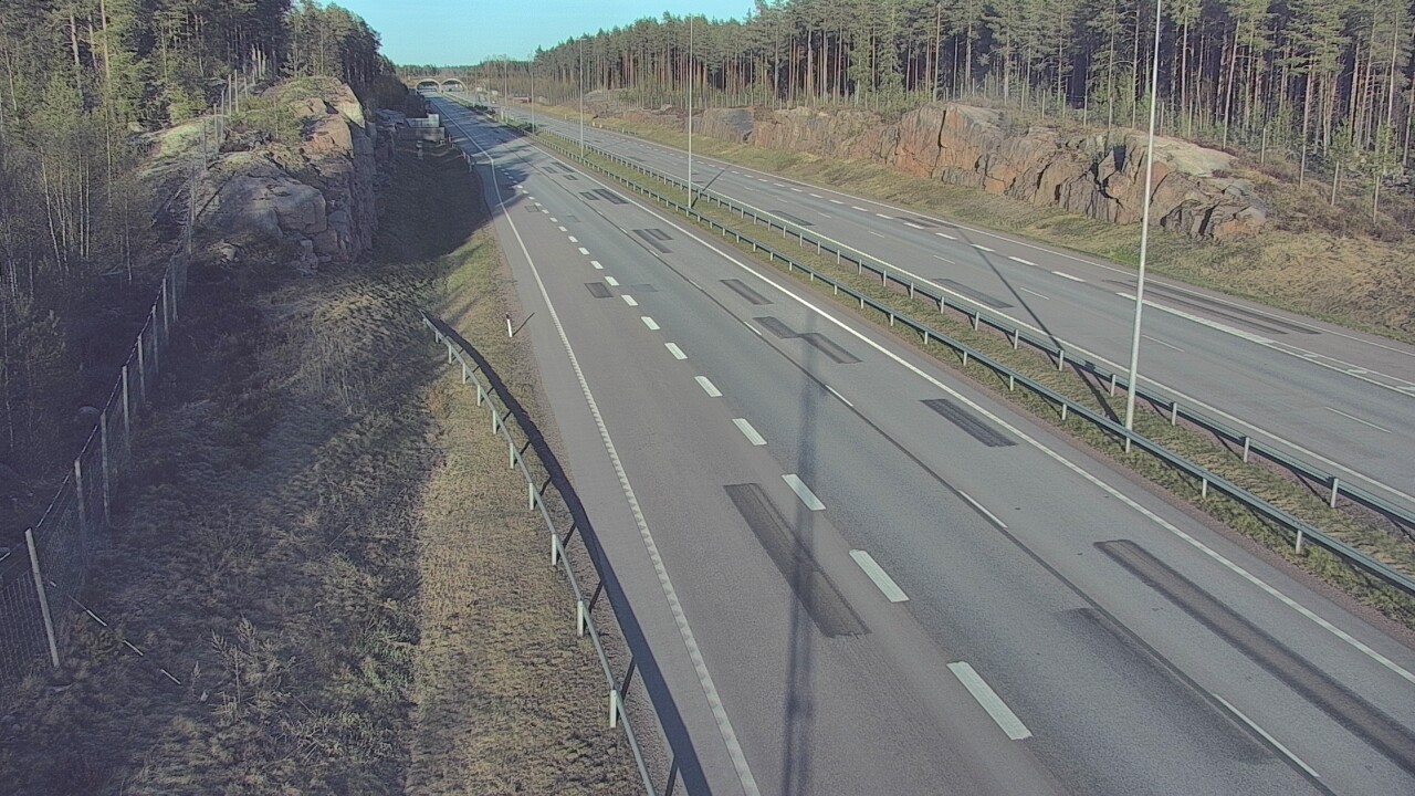 Weather Camera Image Väg 7 Pyttis Markkinamäki, öst, Pyhtää, Kymenlaakso
