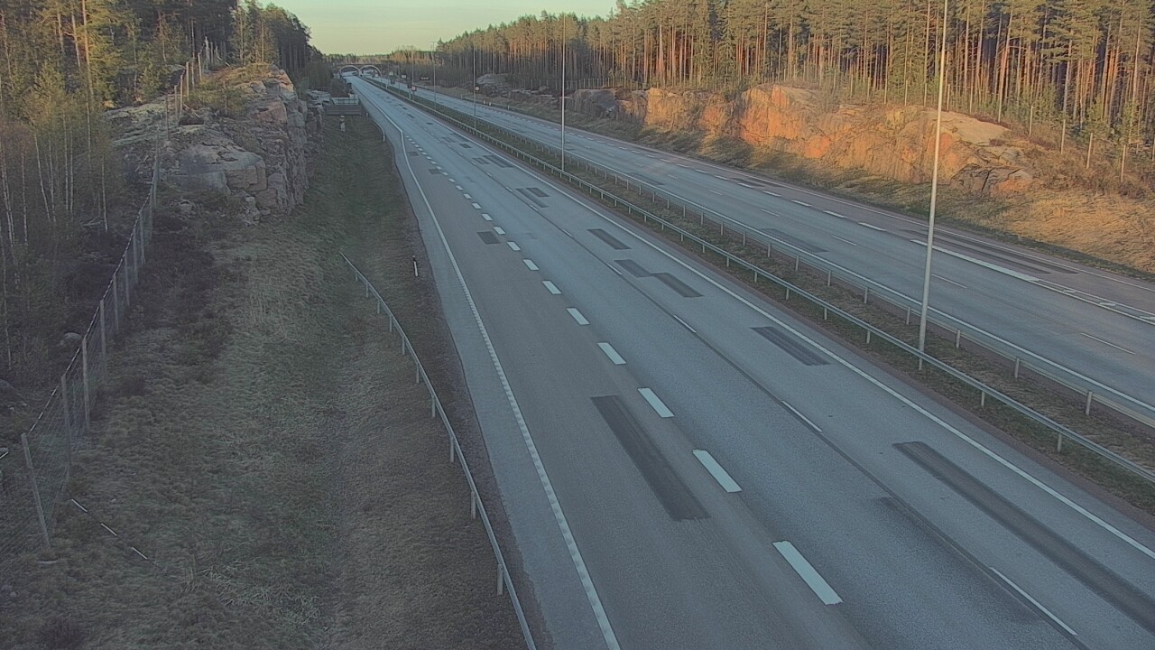 Weather Camera Image Väg 7 Pyttis Markkinamäki, öst, Pyhtää, Kymenlaakso
