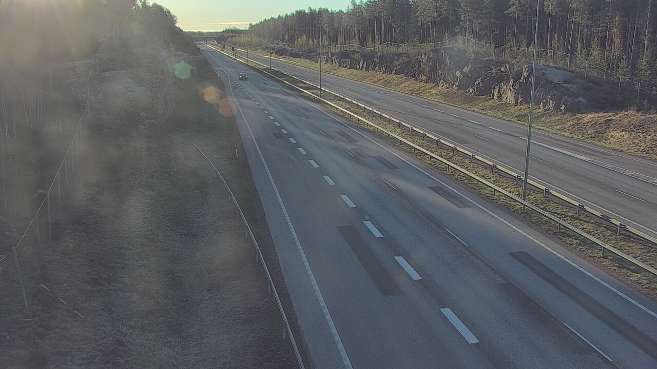 Weather Camera Image Väg 7 Pyttis Markkinamäki, öst, Pyhtää, Kymenlaakso