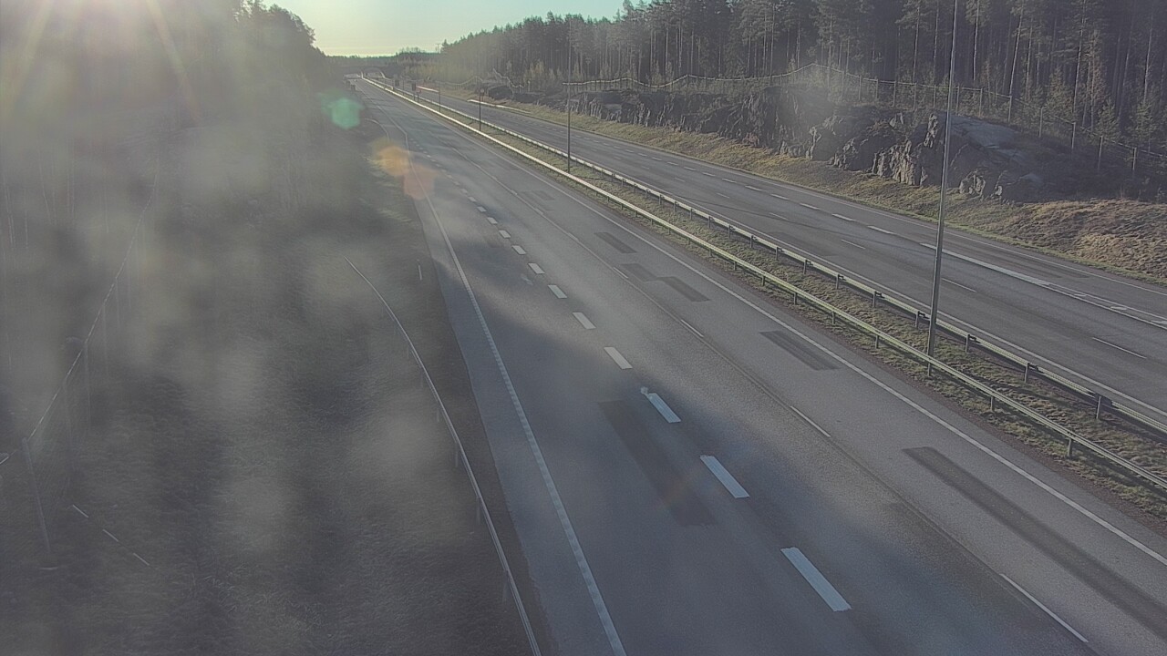 Weather Camera Image Väg 7 Pyttis Markkinamäki, öst, Pyhtää, Kymenlaakso