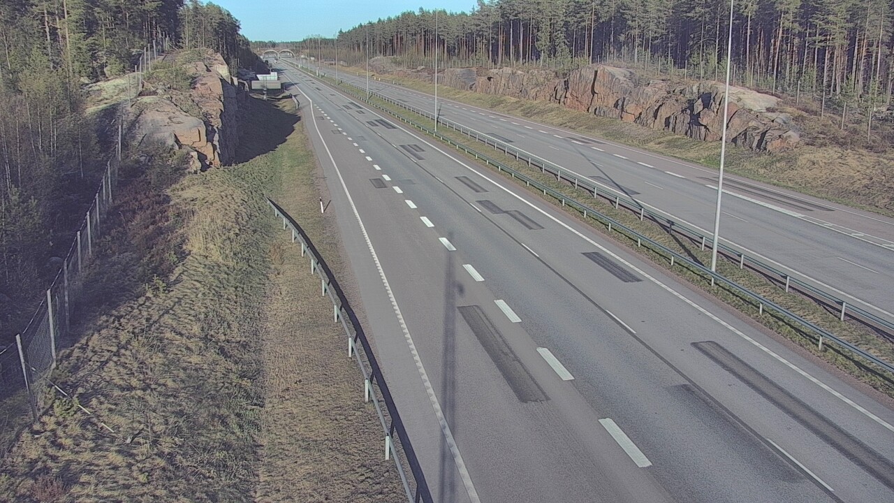 Weather Camera Image Väg 7 Pyttis Markkinamäki, öst, Pyhtää, Kymenlaakso